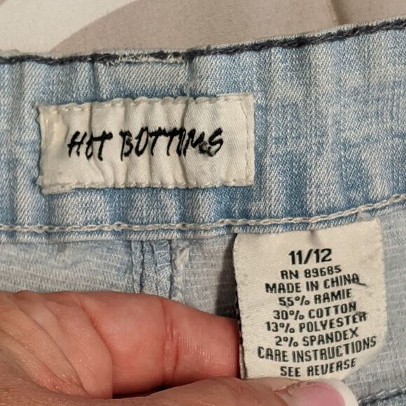 Vintage Hot Bottoms Light Wash Jean Shorts - Size 11/12 - Picture 3 of 3